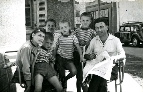 famille Raoul Philip à Pierrefort (Cantal) en 1955